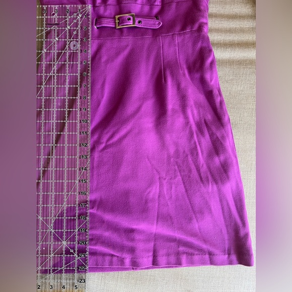 TRINA TURK V-neck Buckle Front Dress Size 10 Fuchsia / Purple Soft Mod Sheath - Picture 8 of 9